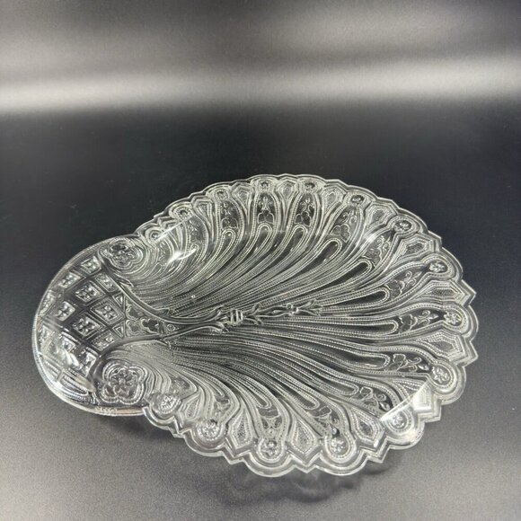 Metropolitan Museum of Art Glass Sandwich Hairpin Shell Dish Clear Pressed Glass - Picture 15 of 16